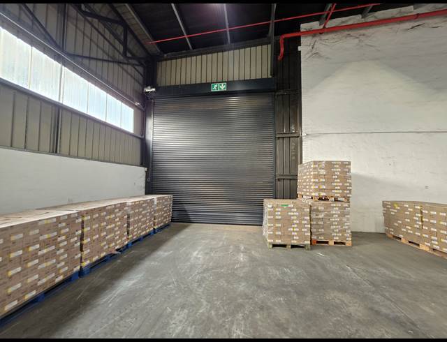 2,268M² WAREHOUSE TO LET IN ROBERTSHAM